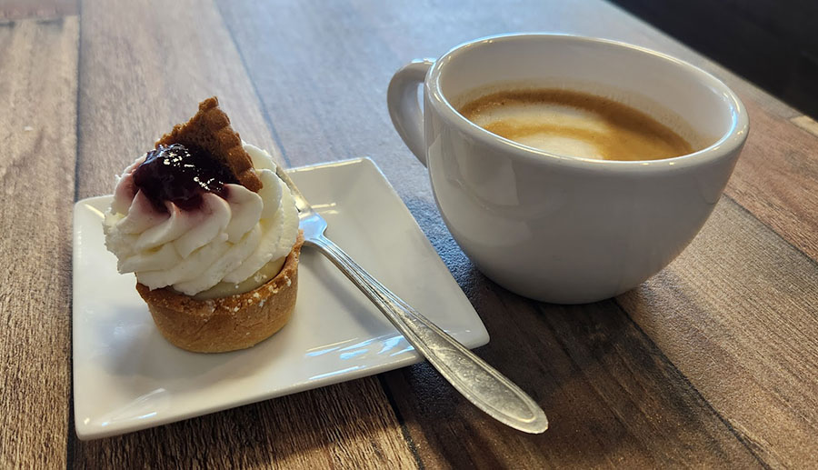 Macchiatone and Pasticcini at Lindas Macchiatone and Pasticcini at Lindas